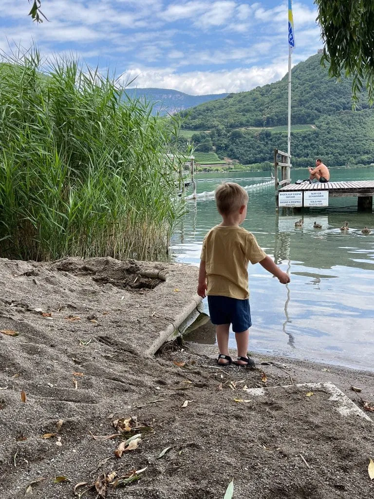 Flacher Kinderstrand am Seeschlösschen